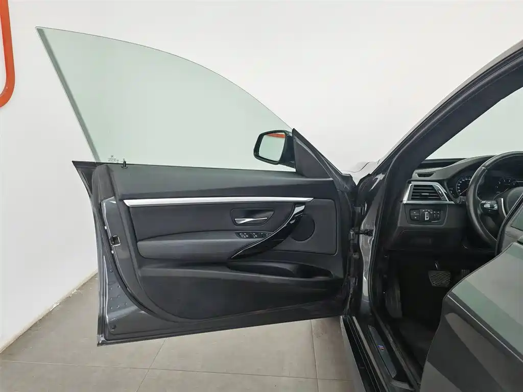 BMW 3 Series GT 2020 320i M Sport Package фото 8