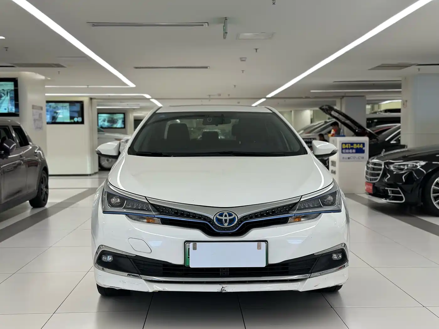 Toyota Corolla Twin Engine E+ 2019 1.8L E-CVT Leading Edition фото 2