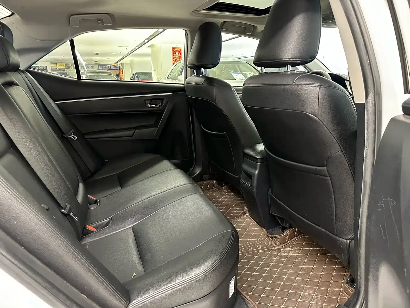 Toyota Corolla Twin Engine E+ 2019 1.8L E-CVT Leading Edition фото 14
