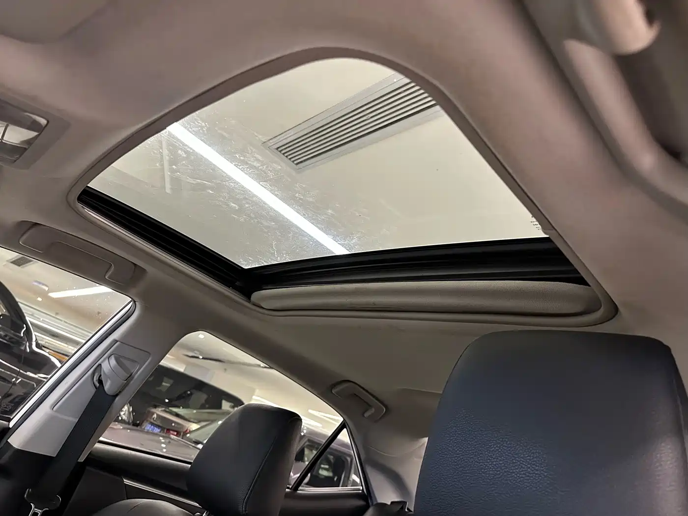 Toyota Corolla Twin Engine E+ 2019 1.8L E-CVT Leading Edition фото 22