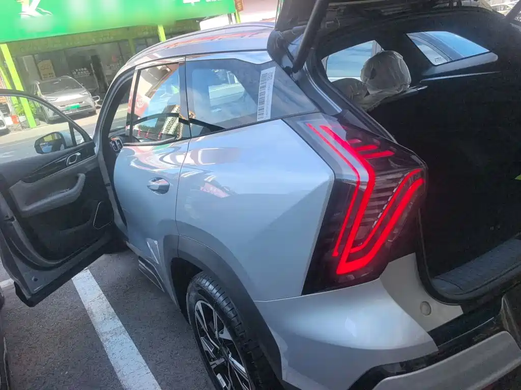 Фото 22 - Geely Boyue L