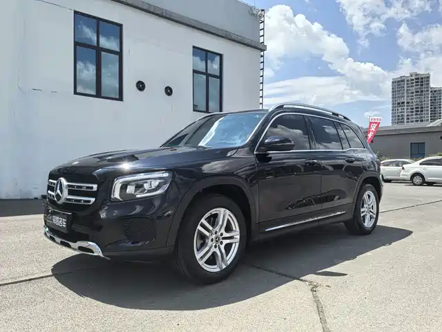 Mercedes-Benz GLB 2023
