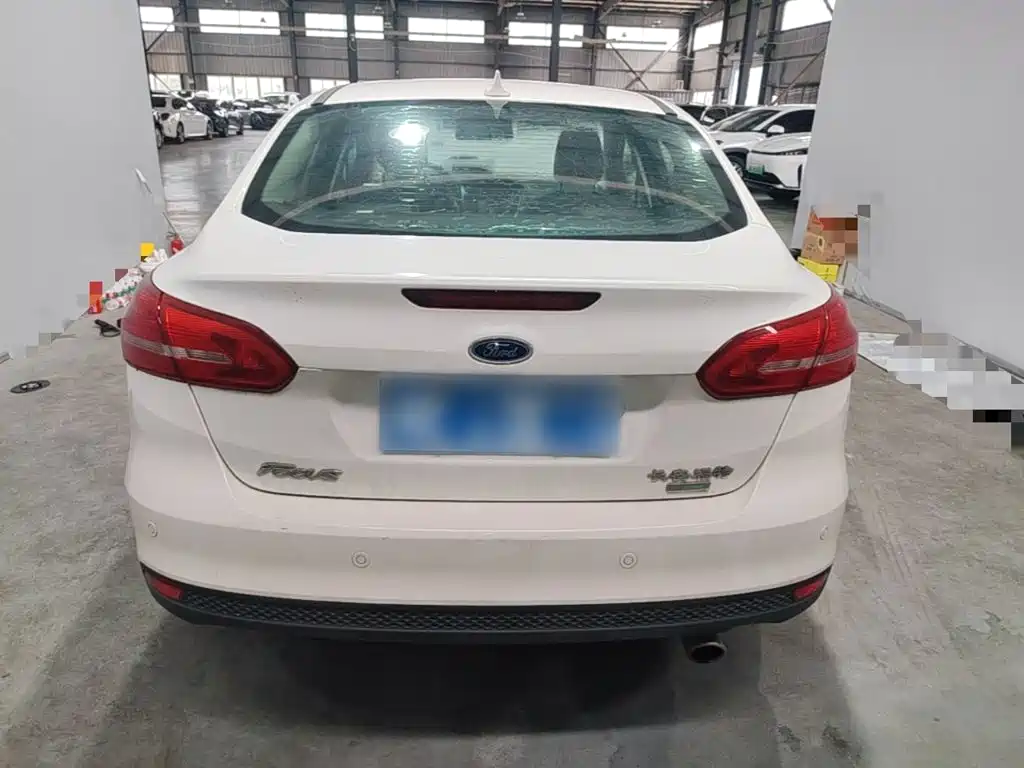Фото 4 - Ford Focus