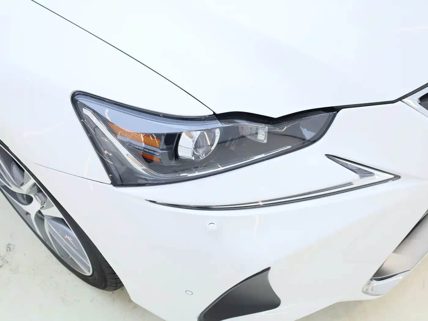 Фото 8 - Lexus IS