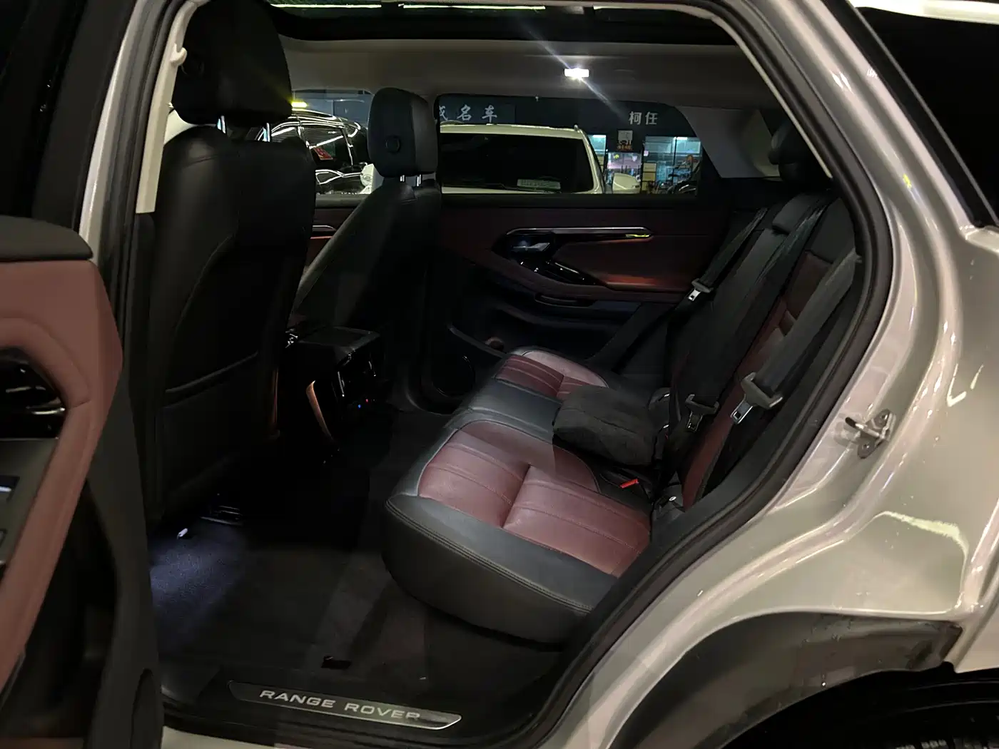 Land Rover Range Rover Evoque 2022 Range Rover Evoque L 200PS R-Dynamic Standard Elite Edition фото 7