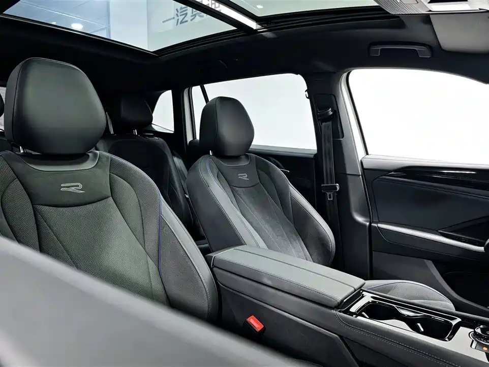 صورة 8 - Volkswagen Tiguan L