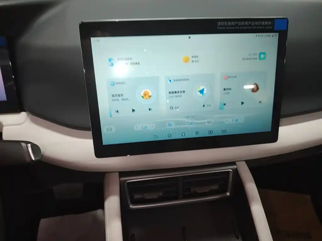 BYD Yuan UP 2026 2025 Model 301KM Navigator