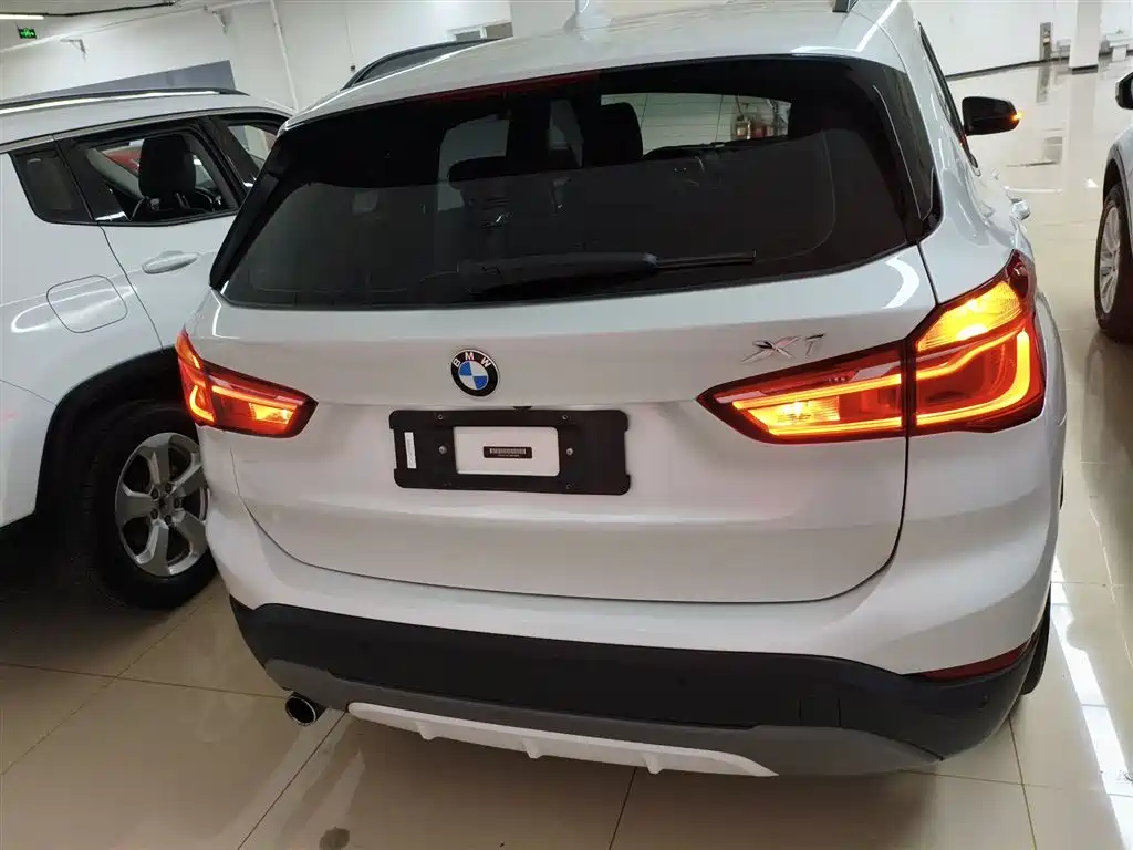 BMW X1 2018 sDrive18Li Premium Model фото 4