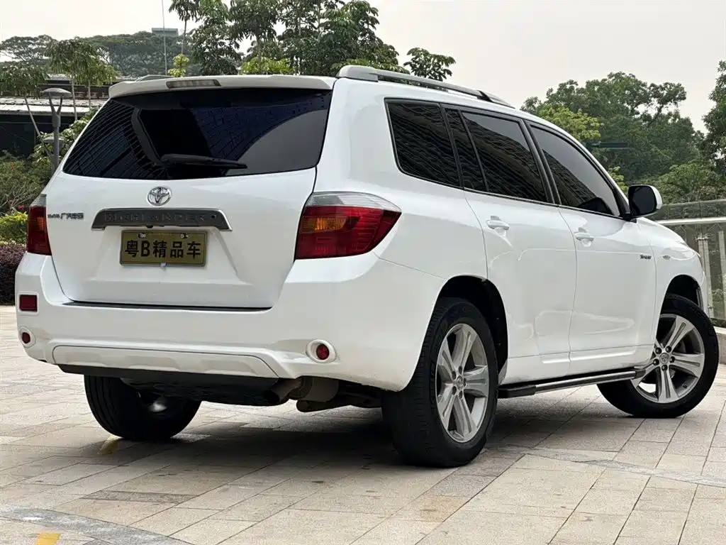 Toyota Highlander 2011 2.7L 2WD 7-seat Luxury фото 5