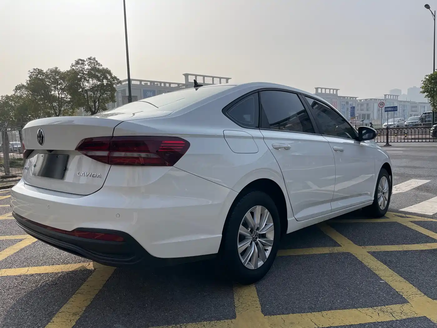 Volkswagen Lavida 2023 Facelift 1.5L Auto Comfort Edition фото 6