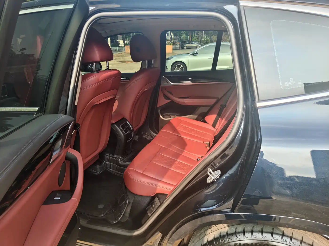 BMW iX3 2024 Leading Edition фото 9