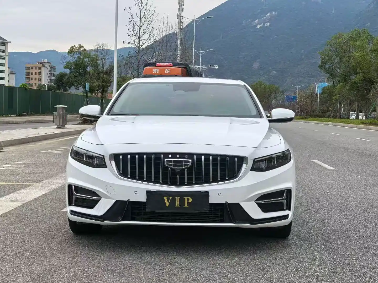Фото 2 - Geely Preface