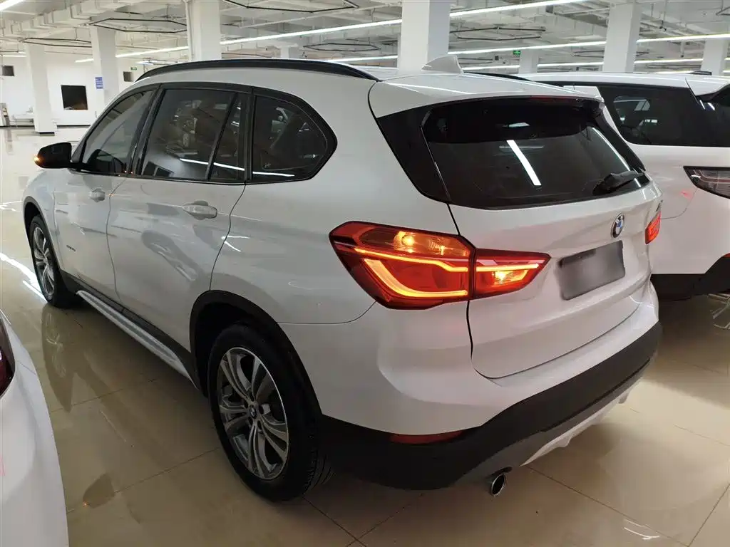 BMW X1 2018 sDrive18Li Premium Model фото 23