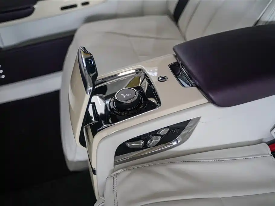 Фото 16 - Rolls-Royce Phantom