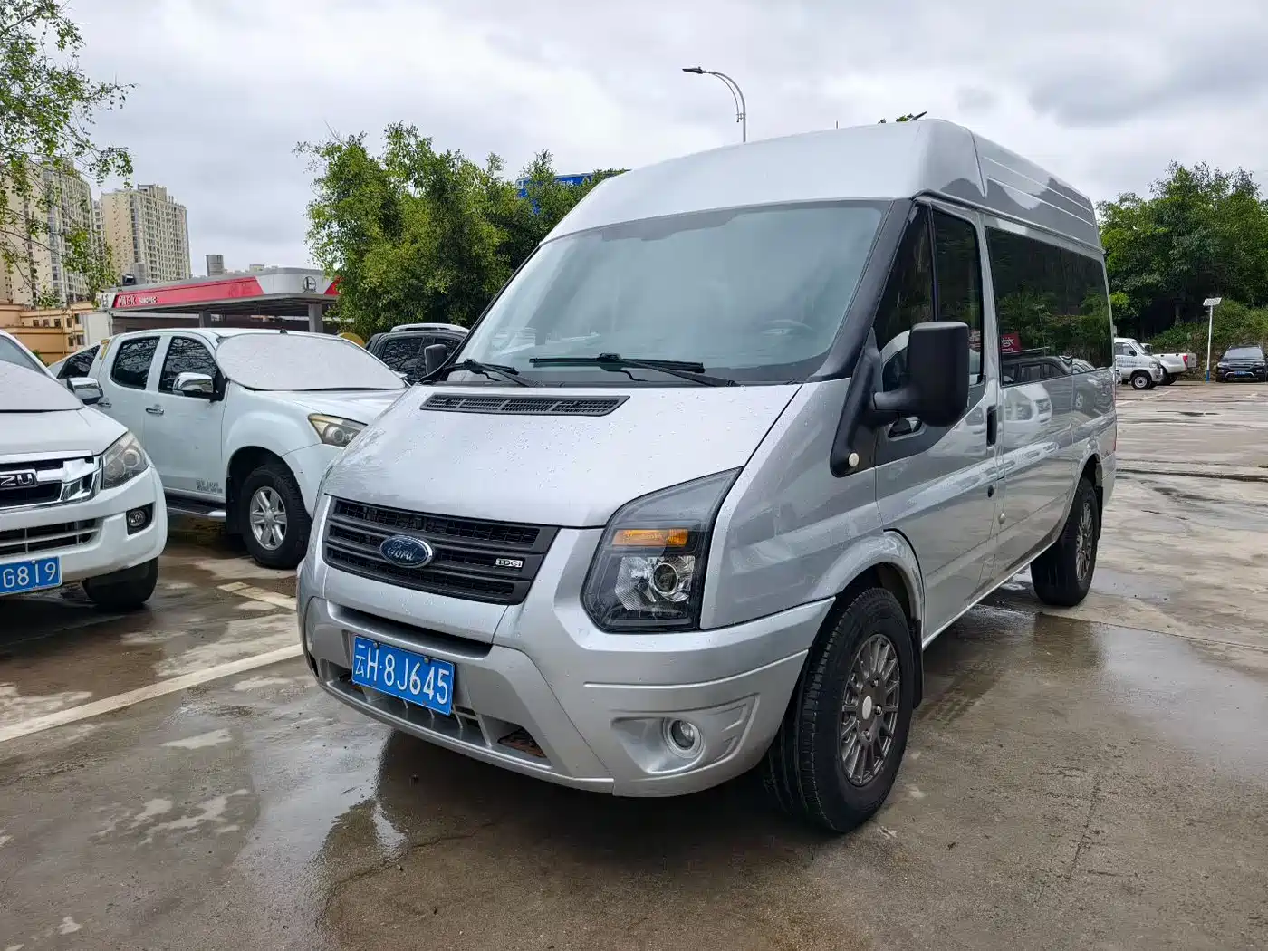 Ford New Generation Transit 2020 2019 Model 2.2T Multi-function Short Wheelbase Medium Roof 6-seater China VI
