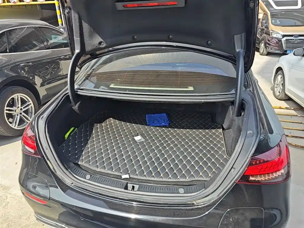 Mercedes-Benz E-Class New Energy 2021 E 350 e L Plug-in Hybrid Sedan фото 15