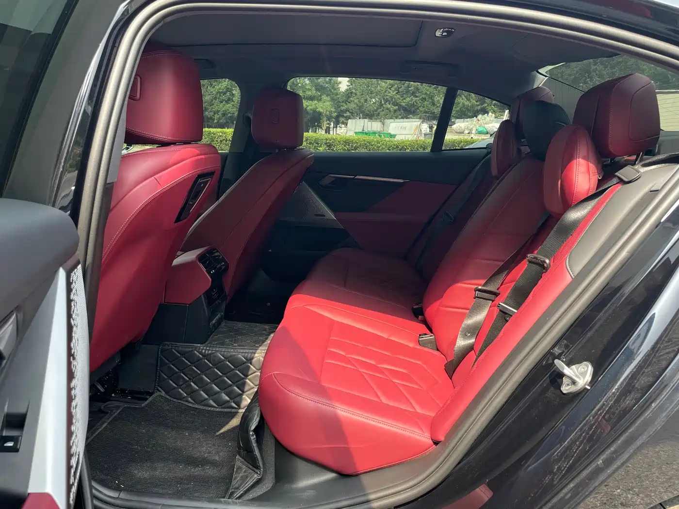 BMW 5 Series 2024 530Li Leading M Sport Package фото 14