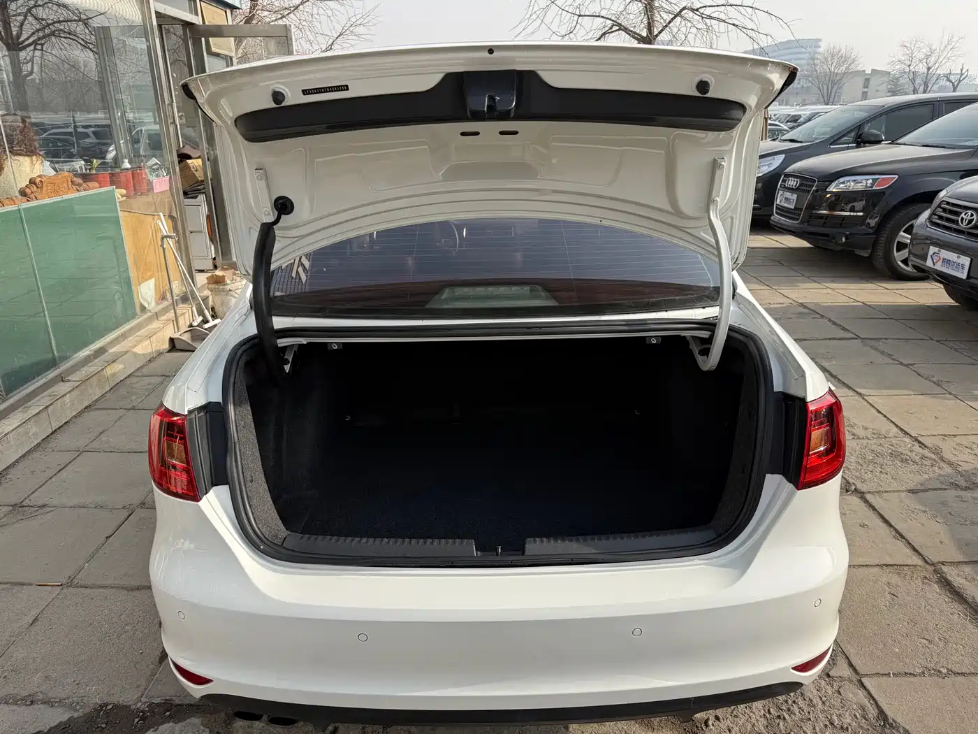 Volkswagen Sagitar 2013 2.0TSI GLI фото 33
