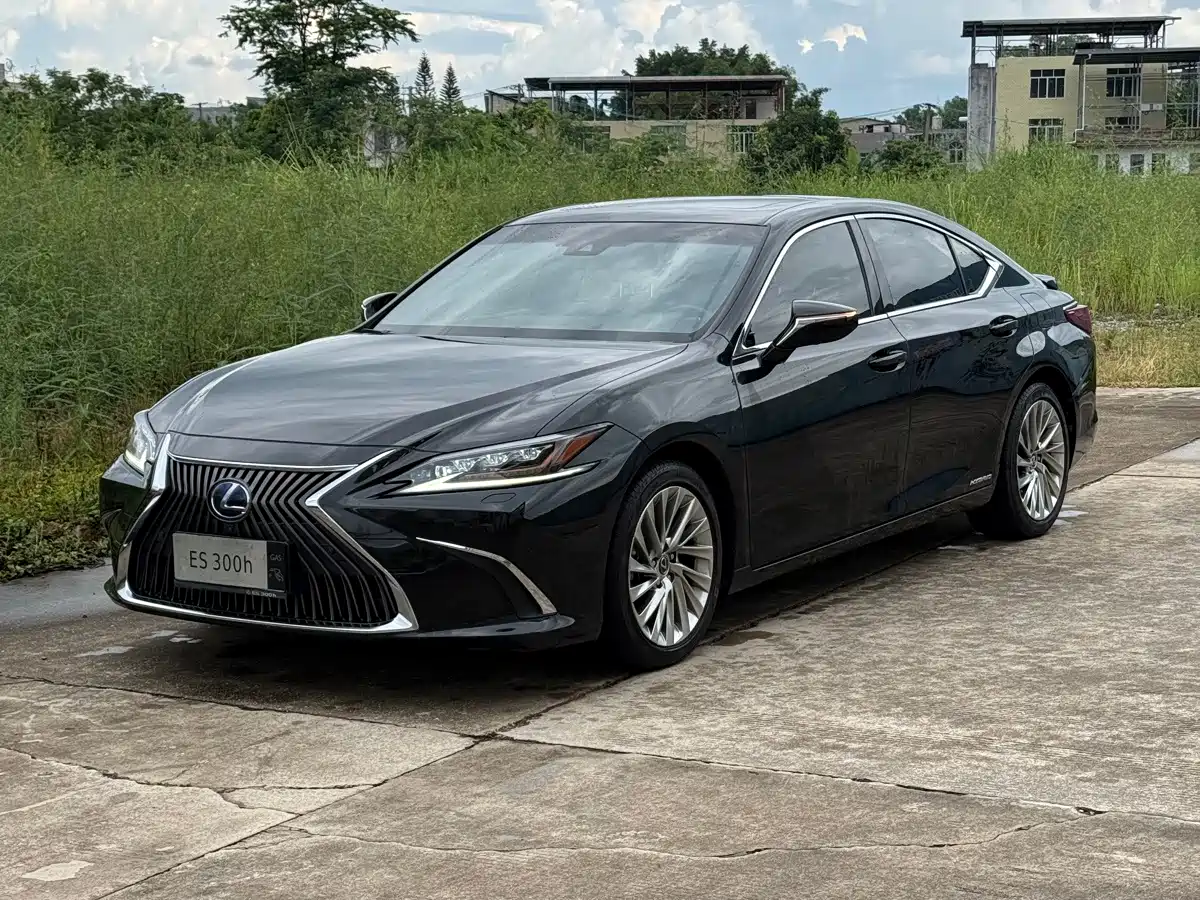 صورة 1 - Lexus ES