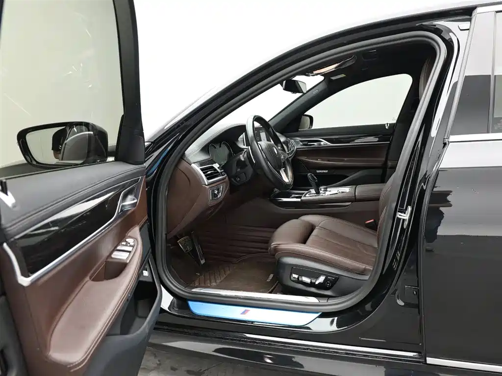 BMW 7 Series 2018 730Li Leading Type M Sport Package фото 10