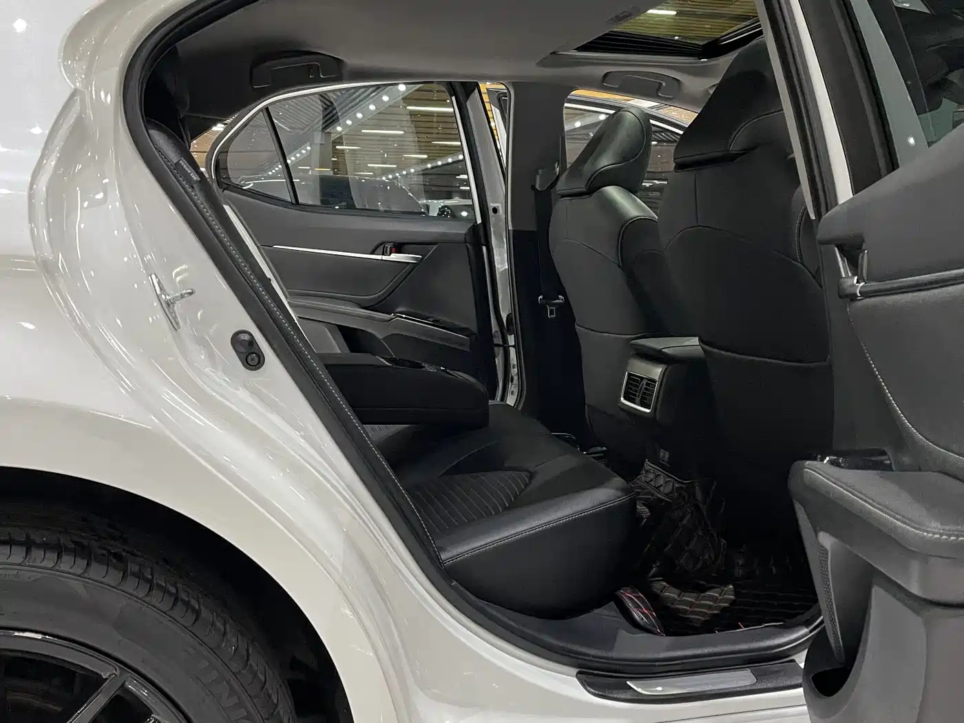 Toyota Camry 2022 2.0S Knight Edition фото 10
