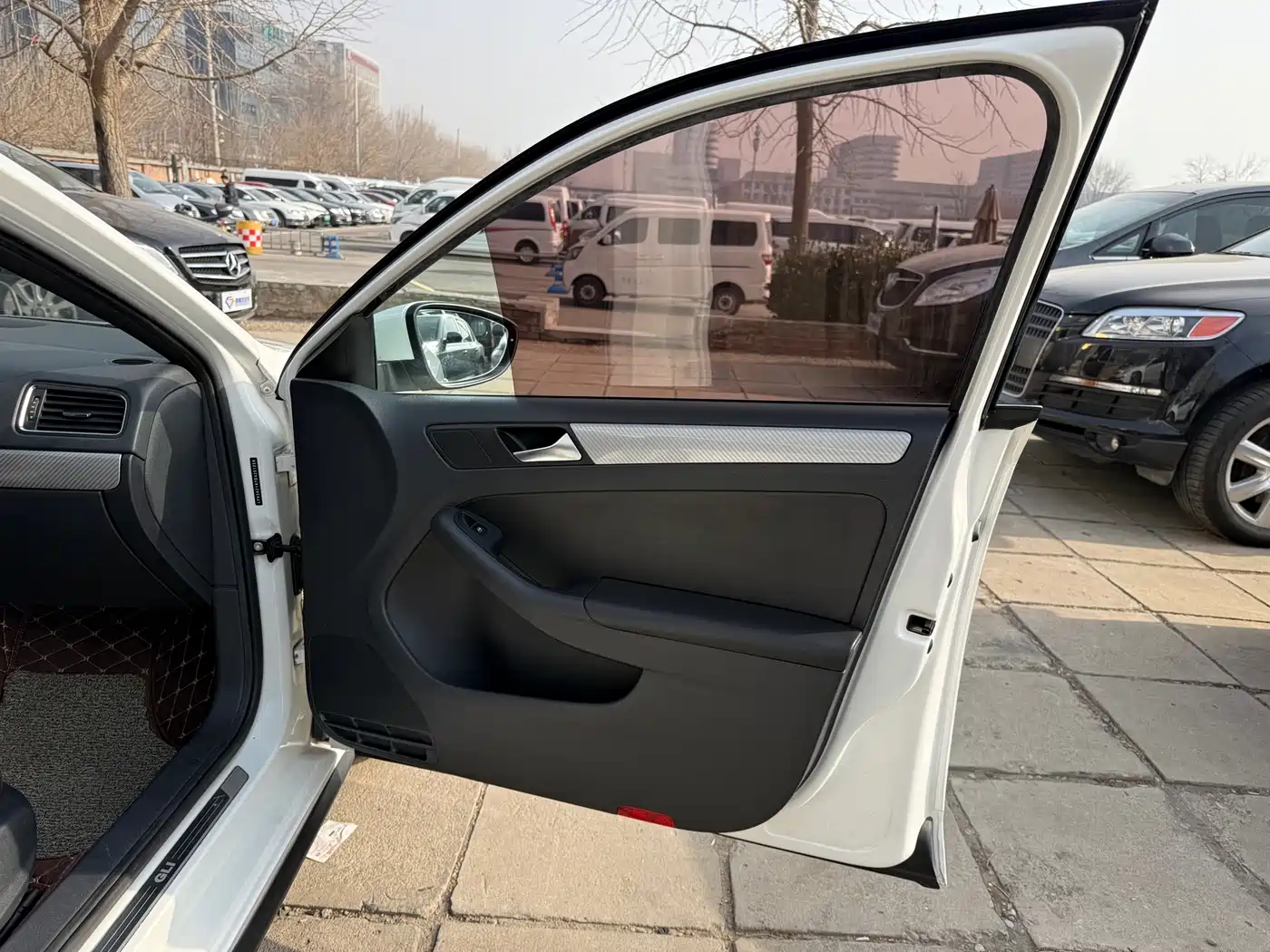 Volkswagen Sagitar 2013 2.0TSI GLI фото 23