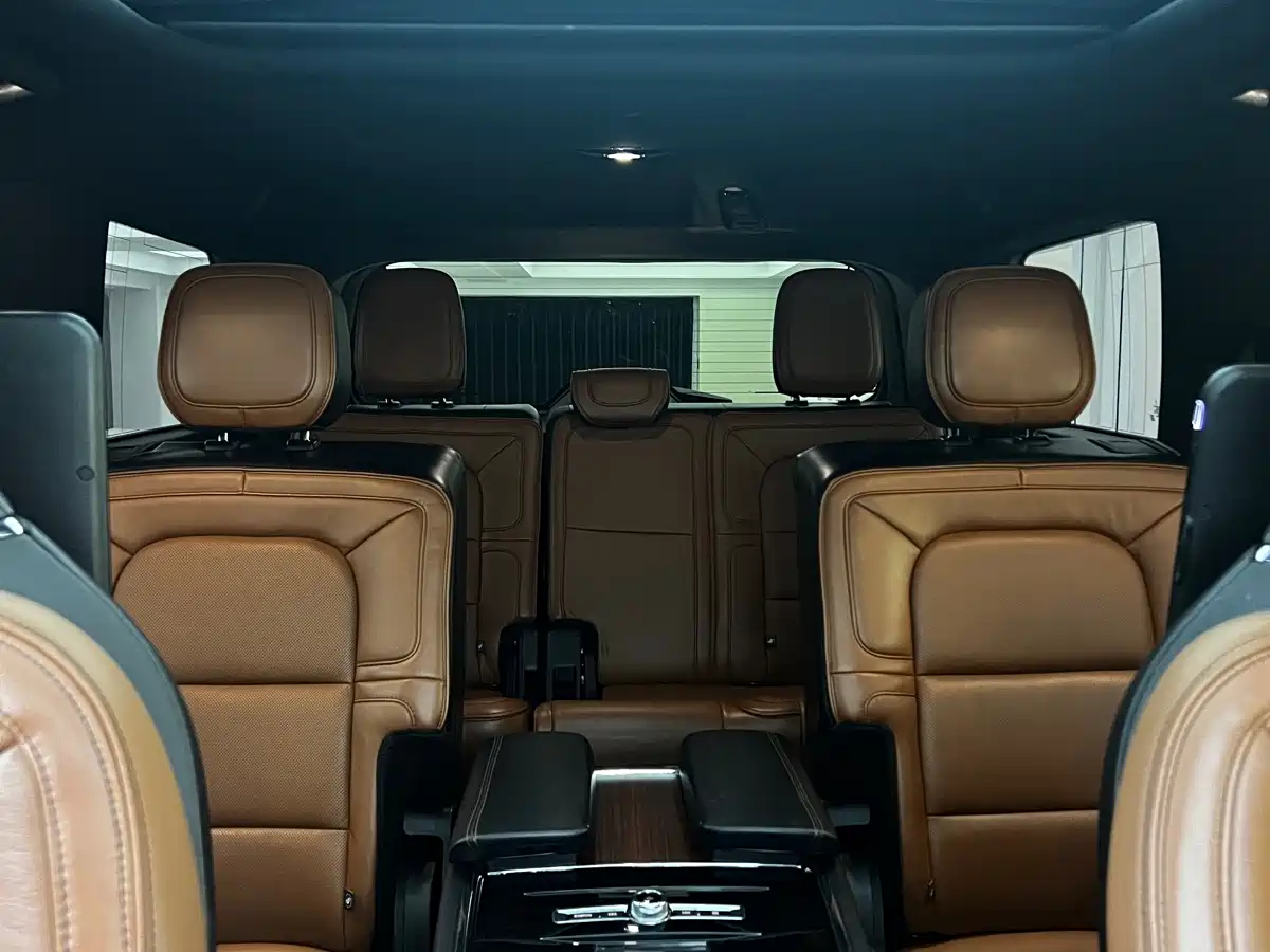 Lincoln Navigator 2019 3.5T Ultimate China VI фото 30
