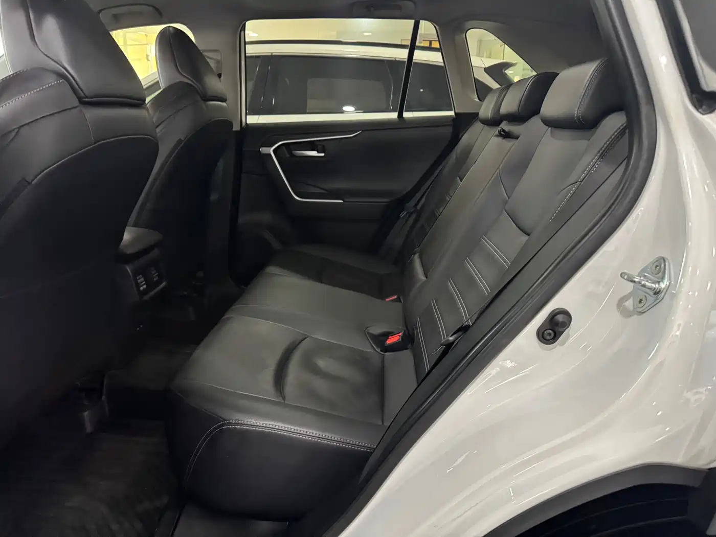 Toyota Wildlander 2022 2.0L CVT FWD Luxury PLUS Edition фото 8