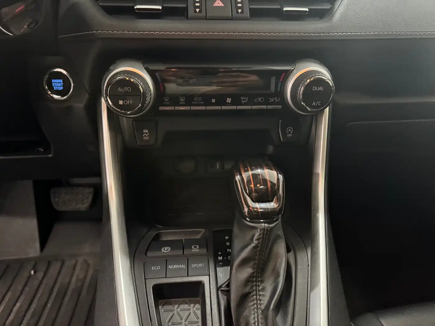 Toyota Wildlander 2022 2.0L CVT FWD Luxury PLUS Edition фото 10