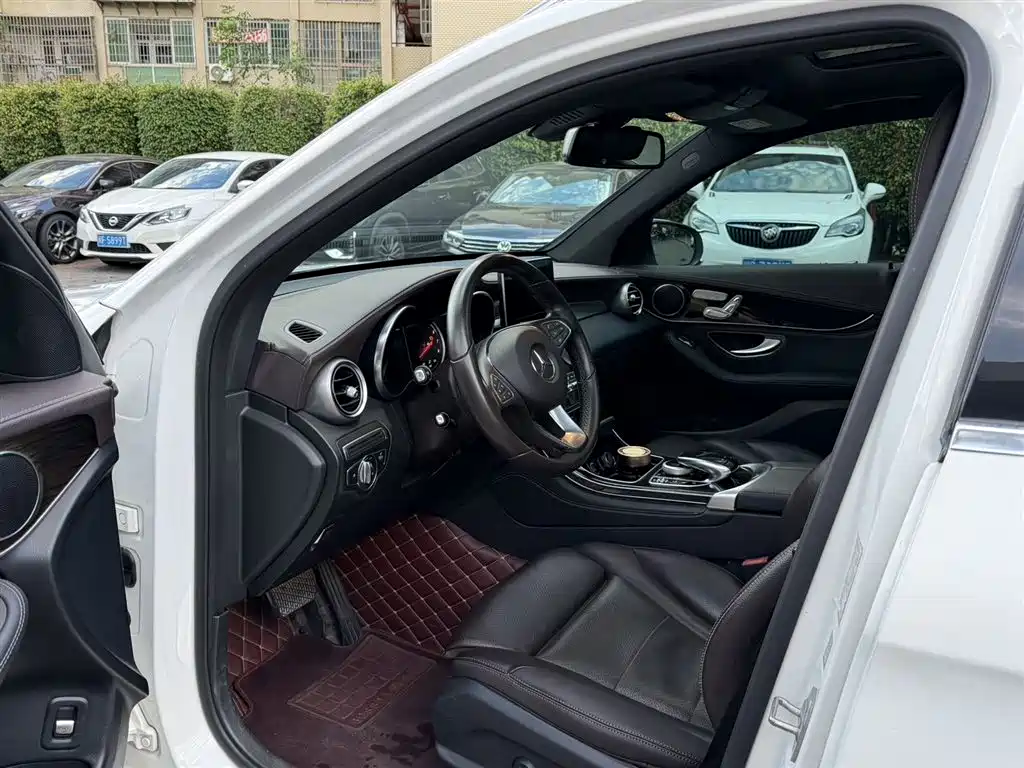 Mercedes-Benz GLC 2018 Facelift GLC 260 4MATIC Dynamic фото 4
