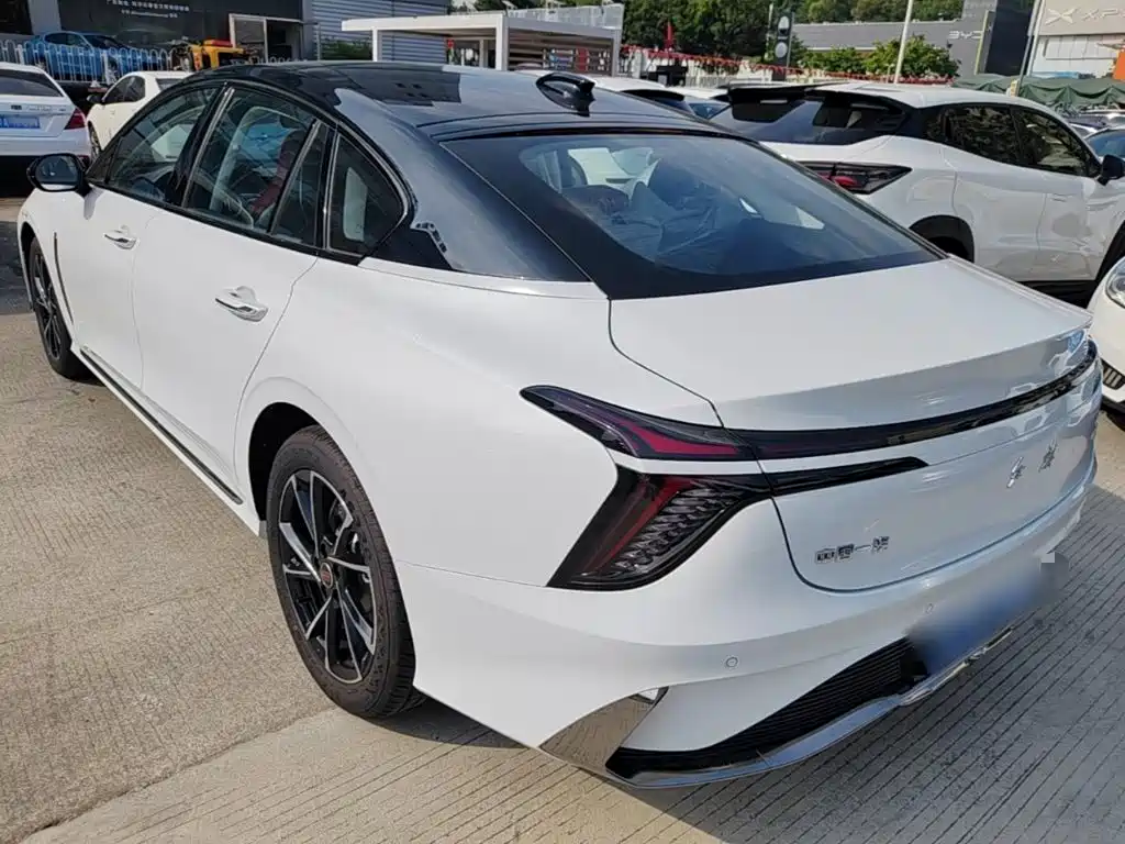 Фото 5 - Hongqi H6