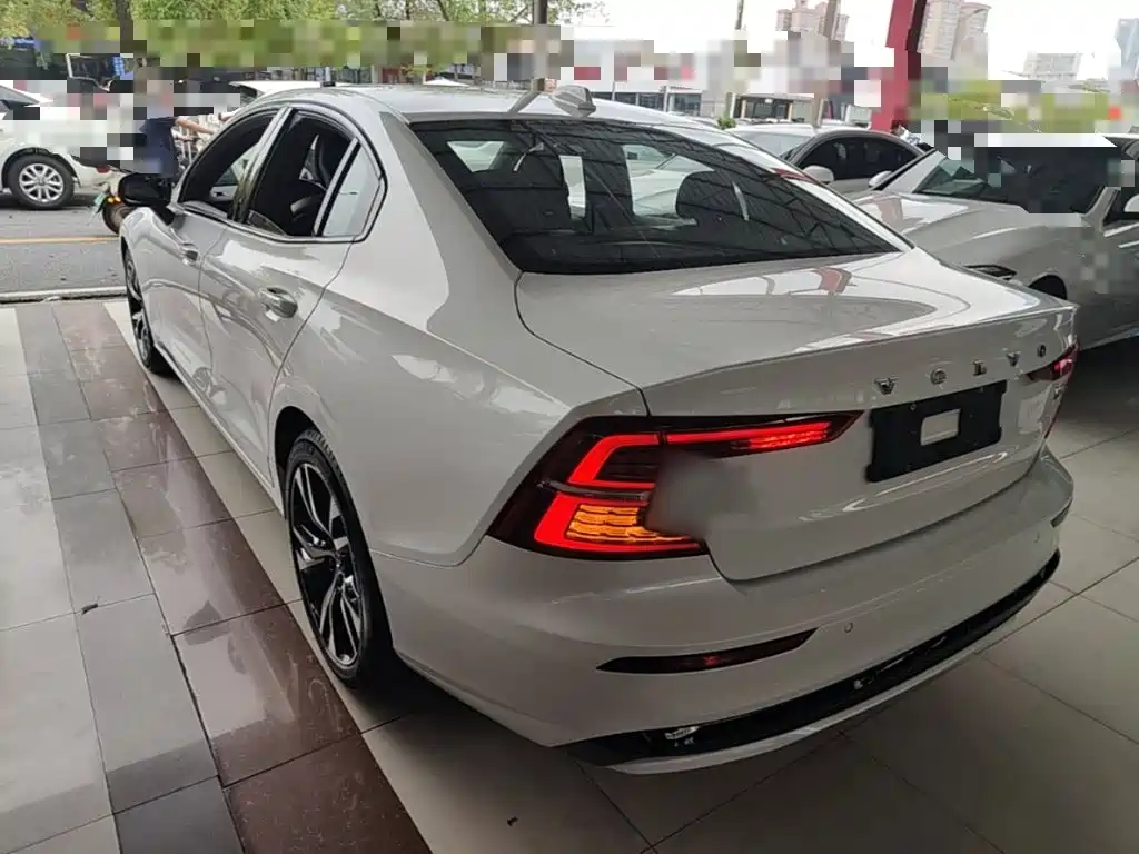 Фото 5 - Volvo S60