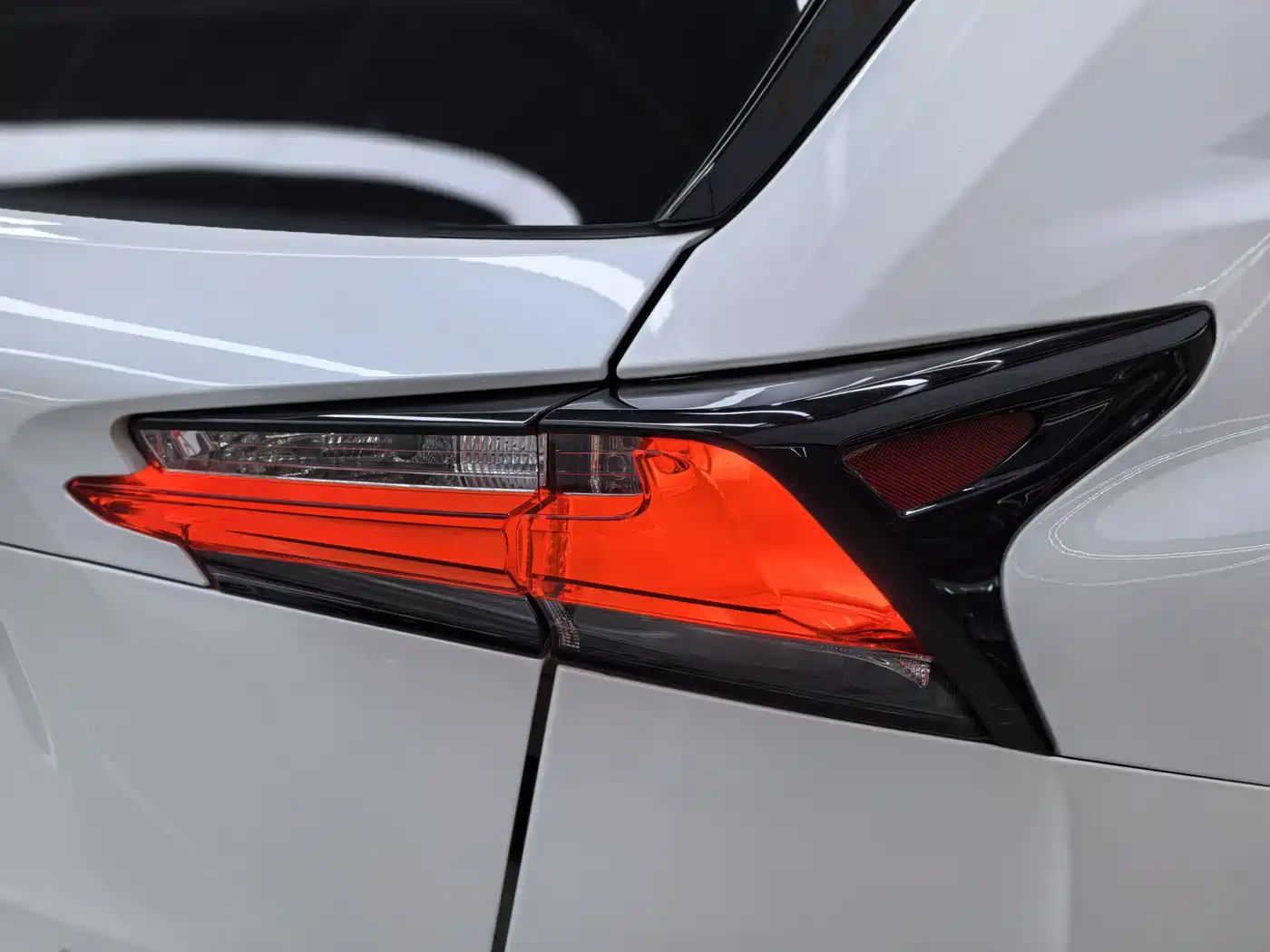 Lexus NX 2015 200t AWD F Sport фото 32