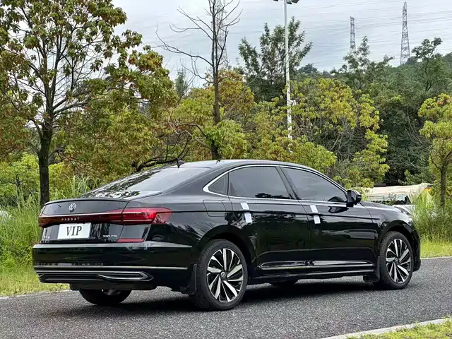 Volkswagen Passat 2023 Facelift 330TSI Elite Edition — фото 4