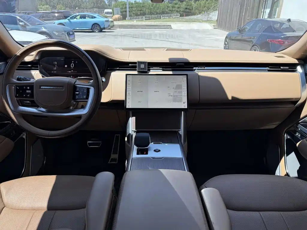 Land Rover Range Rover 2025 2025 3.0 L6 400PS Genesis Extended Wheelbase