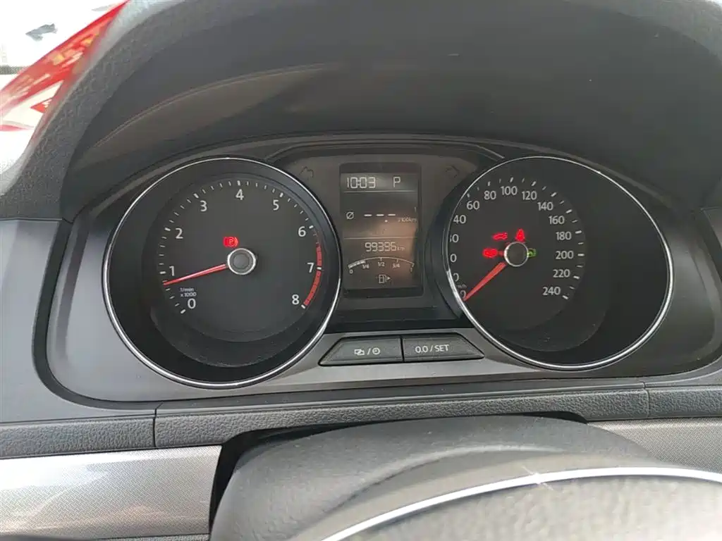Volkswagen Lavida 2015 1.6L Automatic Comfort Edition фото 12