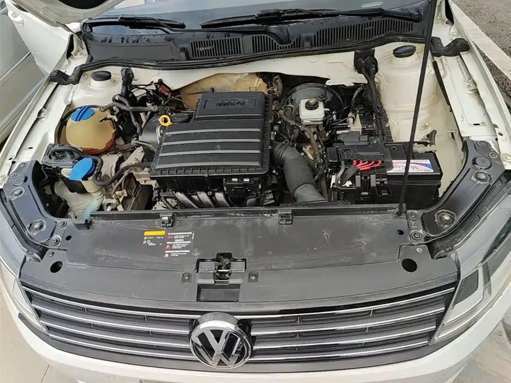 Volkswagen Lavida 2015 1.6L Automatic Comfort Edition фото 20