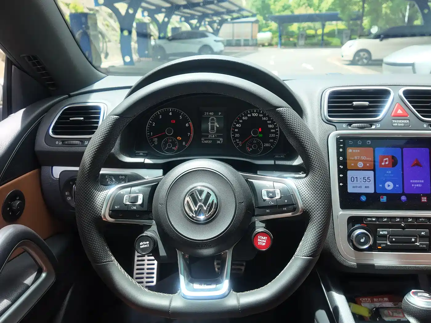Volkswagen Scirocco 2011 2.0TSI Luxury фото 22