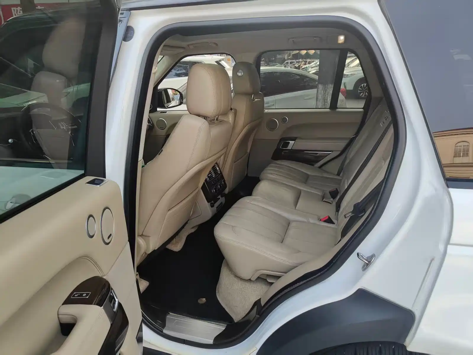 Photo 3 - Land Rover Range Rover