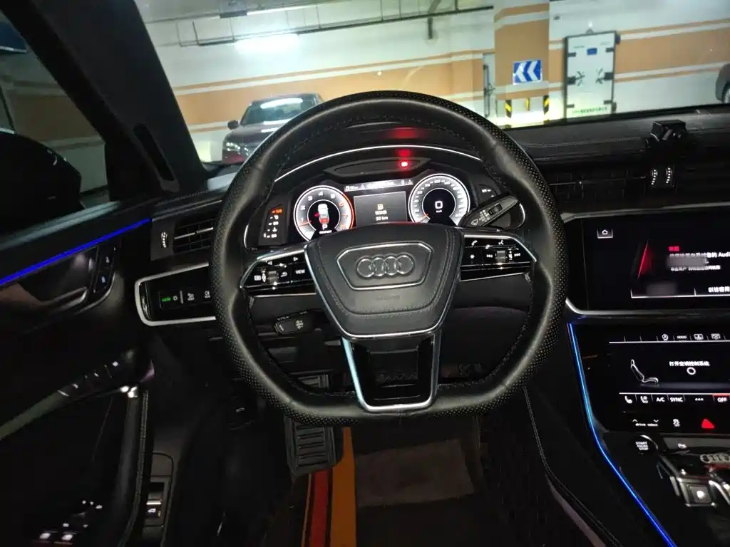 Фото 11 - Audi A6L