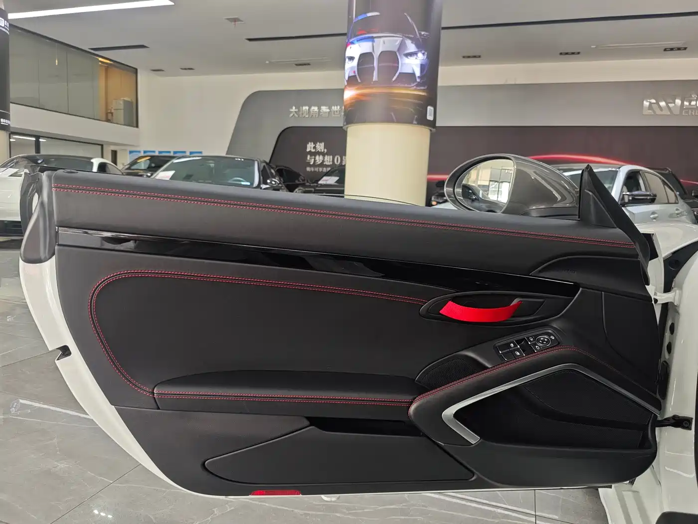 Porsche 718 2019 Boxster T 2.0T фото 12