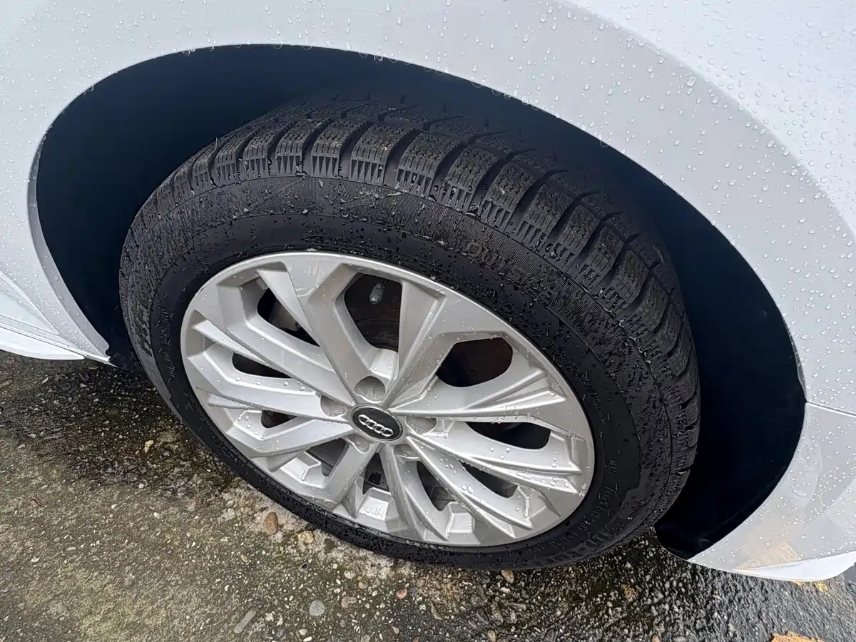 Photo 5 - Audi A4L
