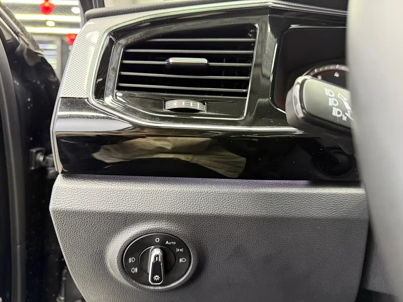 Volkswagen Tayron 2022 280TSI 2WD Luxury Smart Connect Edition фото 13