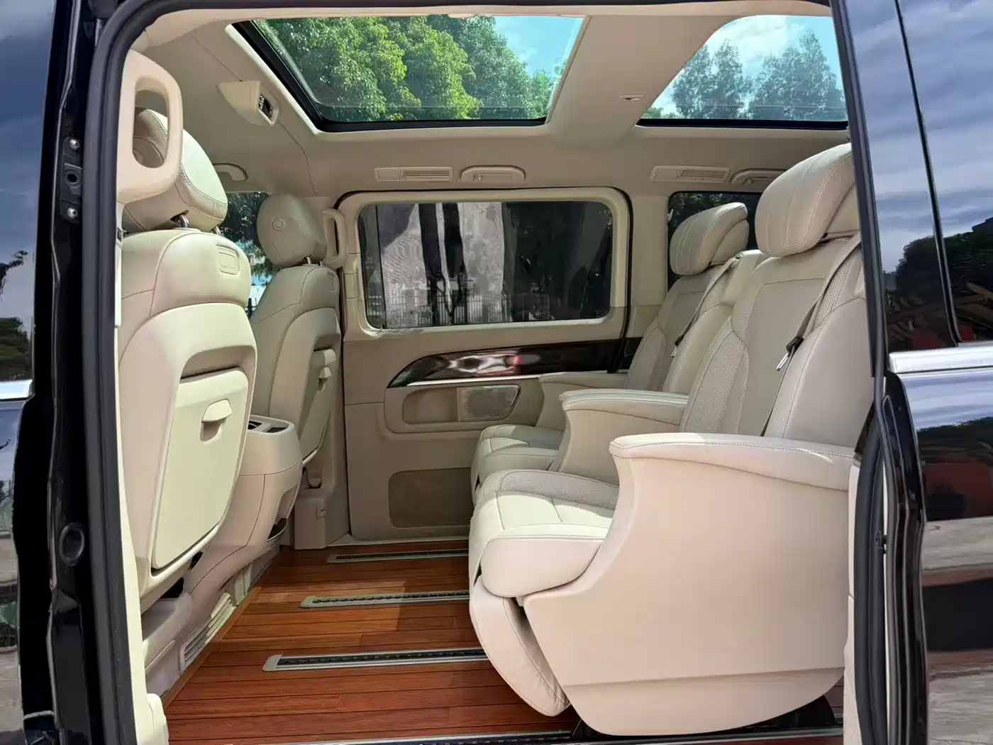 Mercedes-Benz V-Class 2018 V 260 L Premium Long Wheelbase Edition China VI фото 36