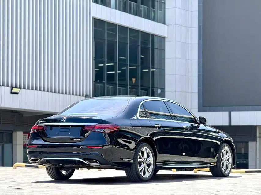 Mercedes-Benz E-Class 2023 E 300 L Sport Fashion фото 13