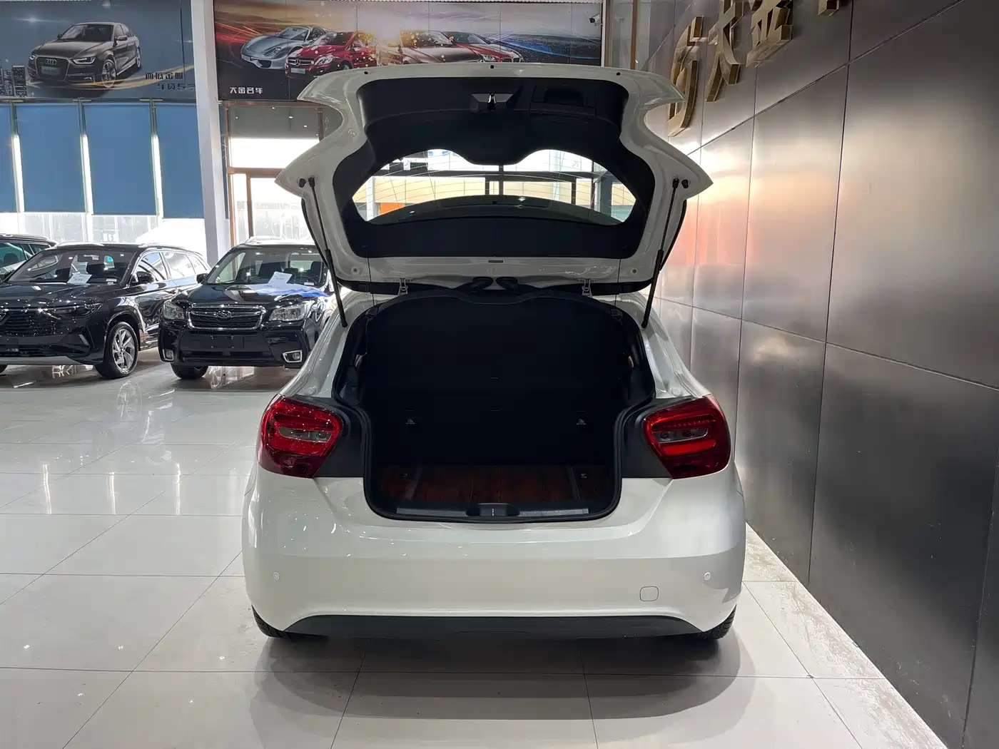 Mercedes-Benz A-Class (Import) 2016 A 180 фото 13