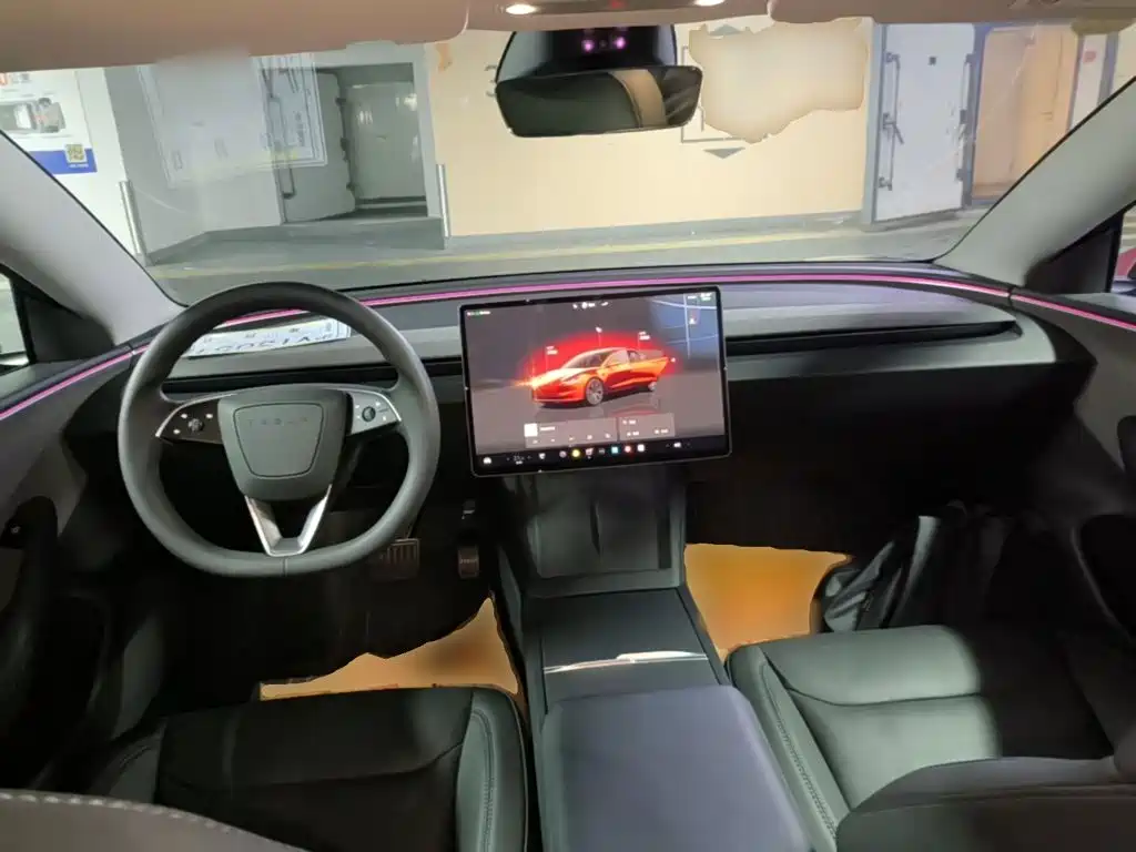Фото 10 - Tesla Model 3