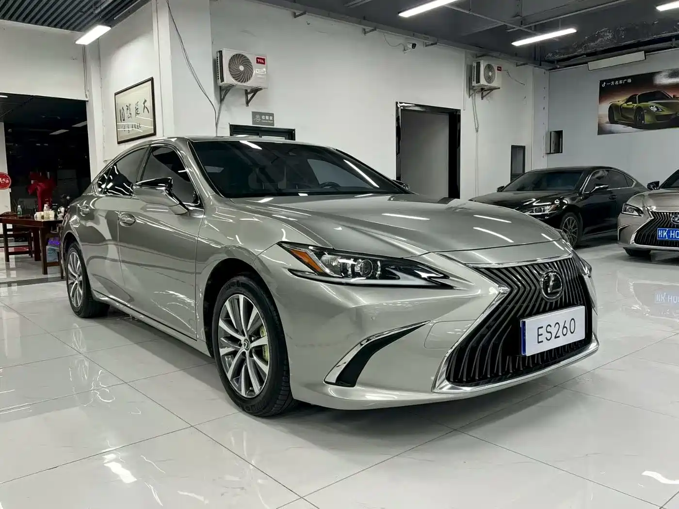 Фото 3 - Lexus ES