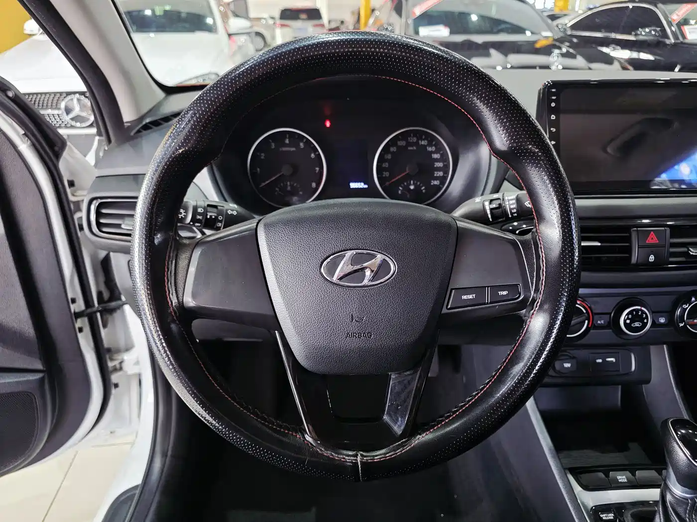 Hyundai Elantra 2020 1.6L Auto GL Pleasing Edition фото 8