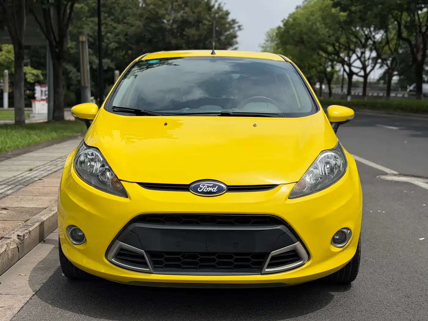 Фото 2 - Ford Fiesta